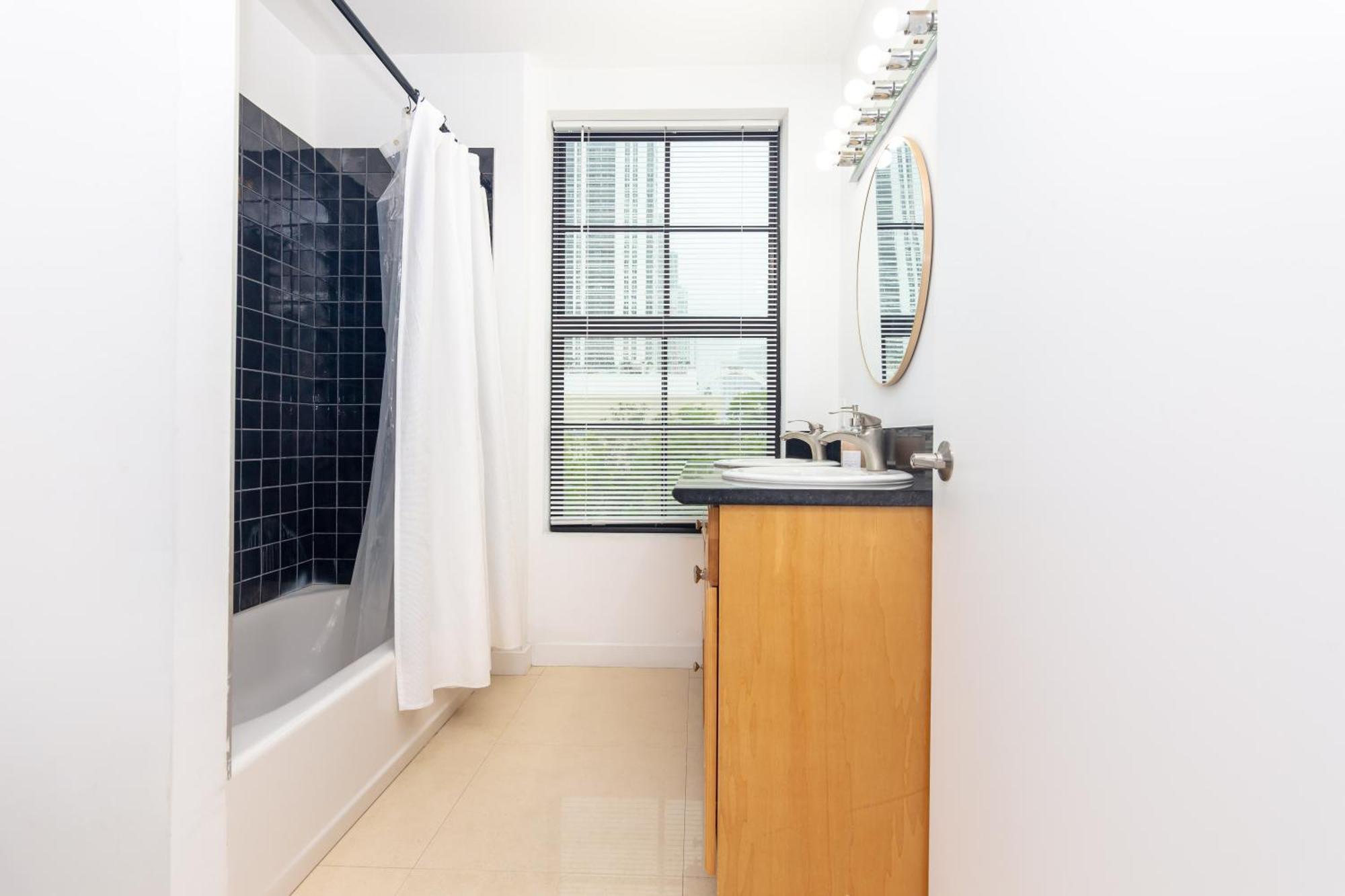 Downtown 2 Bedroom Appartement *